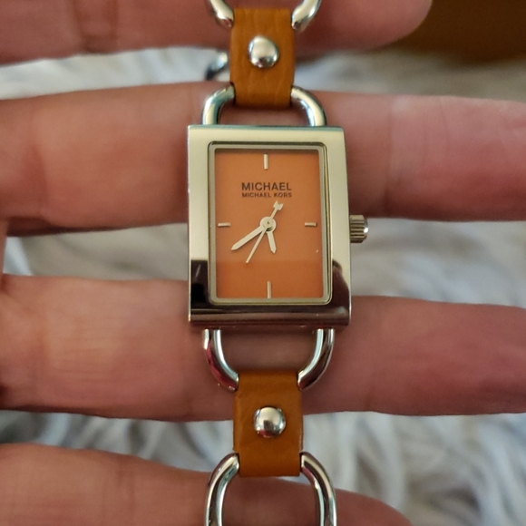 Michael Kors Watch - Picture 5 of 6